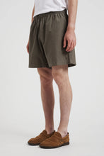 Load image into Gallery viewer, Per Cotton Tencel Shorts Mid Khaki