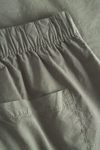 Load image into Gallery viewer, Per Cotton Tencel Shorts Mid Khaki