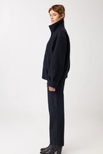 Laden Sie das Bild in den Galerie-Viewer, Oversized Quilted Blouson, Black