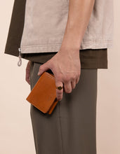 Load image into Gallery viewer, Ollie Wallet Cognac Classic Leather