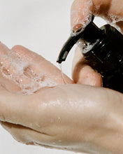 Load image into Gallery viewer, 074 Hand & Body Wash 240 ml Cucumber / Mint