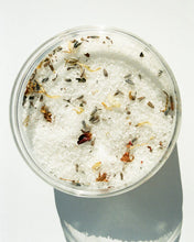 Load image into Gallery viewer, 001 Sea salt Bath 450 g Marigold / Orange / Geranium