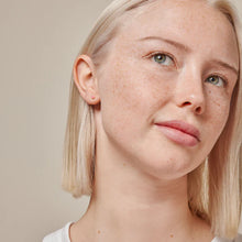 Load image into Gallery viewer, Dot Stud Pink