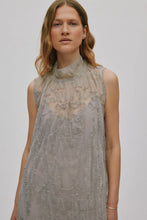 Laden Sie das Bild in den Galerie-Viewer, ALLISON Splash netting long dress, Silver grey