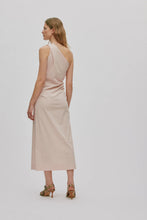 Laden Sie das Bild in den Galerie-Viewer, ARYANA One shoulder long dress, Powder