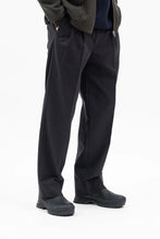 Load image into Gallery viewer, Benn Relaxed Pleated Trousers Black