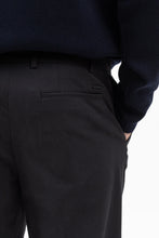 Load image into Gallery viewer, Benn Relaxed Pleated Trousers Black