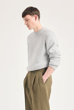 Load image into Gallery viewer, Birger Wool Raglan, Light Grey Melange