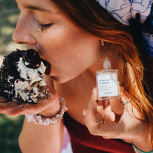 Load image into Gallery viewer, Cerise sur le gateau