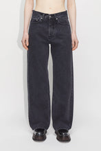 Load image into Gallery viewer, Criss Loose-fit Jeans Washed Black