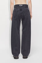 Load image into Gallery viewer, Criss Loose-fit Jeans Washed Black