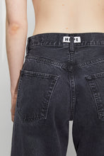 Load image into Gallery viewer, Criss Loose-fit Jeans Washed Black