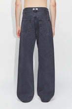 Load image into Gallery viewer, Criss Loose-fit Jeans Washed Black