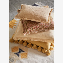 Load image into Gallery viewer, Quilted cushion cover
