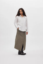 Laden Sie das Bild in den Galerie-Viewer, DJANA Poplin side gather shirt, Clay