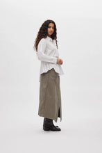 Laden Sie das Bild in den Galerie-Viewer, DJANA Poplin side gather shirt, Clay