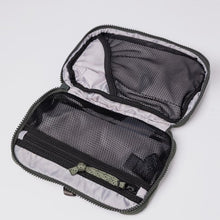 Load image into Gallery viewer, EVERYDAY WASHBAG Lichen green