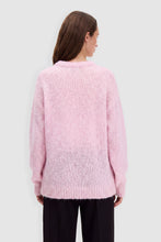 Laden Sie das Bild in den Galerie-Viewer, Hairy Alpaca Sweater, Light Pink