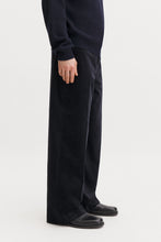 Laden Sie das Bild in den Galerie-Viewer, Hector Corduroy Trousers, Dark Navy