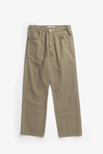 Laden Sie das Bild in den Galerie-Viewer, Korshavn Relaxed 5 Pocket Resist Dyed Twill, Vetiver