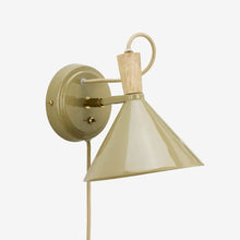 Laden Sie das Bild in den Galerie-Viewer, Emaille-Wandleuchte, Khaki