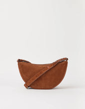Laden Sie das Bild in den Galerie-Viewer, Leo Midi Crossbody-Tasche mit Riemen, Cognac Wildleder