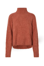Laden Sie das Bild in den Galerie-Viewer, MABEKA Fluffy knit funnel-neck, Redwood