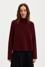Laden Sie das Bild in den Galerie-Viewer, Mika Yak Funnelneck Sweater, Mahogany Red