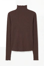 Laden Sie das Bild in den Galerie-Viewer, Rib Mock Neck Top, Dark Chocolate