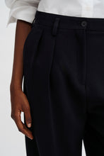 Laden Sie das Bild in den Galerie-Viewer, Paloma Draped Trousers, Schwarz