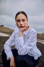 Laden Sie das Bild in den Galerie-Viewer, PLEAT shirt, White