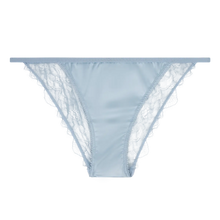 Laden Sie das Bild in den Galerie-Viewer, WILD ROSE lace briefs, Light Blue