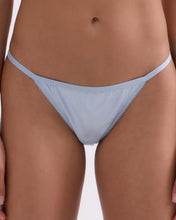 Laden Sie das Bild in den Galerie-Viewer, WILD ROSE lace briefs, Light Blue