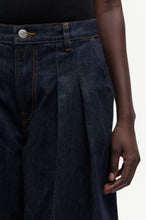 Load image into Gallery viewer, Saharper pleat jeans 16014, Ink