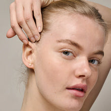 Load image into Gallery viewer, Sunshine Small Studs, Daisy