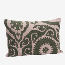 Laden Sie das Bild in den Galerie-Viewer, Suzani embroidered cushion cover, Lilac