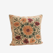 Laden Sie das Bild in den Galerie-Viewer, Suzani embroidered cushion cover 50x50, Sand/ruby wine
