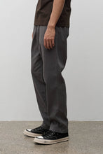 Laden Sie das Bild in den Galerie-Viewer, Trysil Regular Organic Stretch Twill Trousers, Beluga