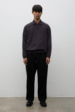 Laden Sie das Bild in den Galerie-Viewer, Volda Pleated Cotton Twill Trousers, Black