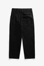 Laden Sie das Bild in den Galerie-Viewer, Volda Pleated Cotton Twill Trousers, Black