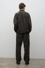 Laden Sie das Bild in den Galerie-Viewer, Volda Pleated Wide Wale Corduroy Trousers, Beluga
