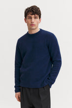 Laden Sie das Bild in den Galerie-Viewer, Wool Yak Sweater, Deep Blue
