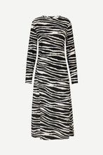 Laden Sie das Bild in den Galerie-Viewer, Agneta Kleid AOP 14201 Zebra