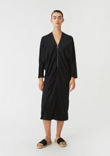 Laden Sie das Bild in den Galerie-Viewer, HOPE Fly Dress schwarz