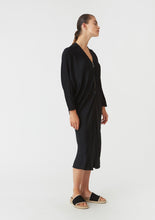 Laden Sie das Bild in den Galerie-Viewer, HOPE Fly Dress schwarz