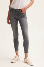 Load image into Gallery viewer, Spray Grey Light Fade