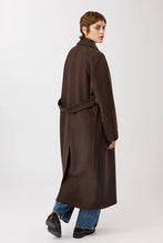 Laden Sie das Bild in den Galerie-Viewer, Long recycled wool coat, Coffee
