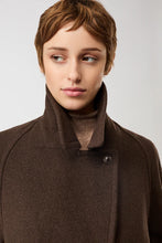 Laden Sie das Bild in den Galerie-Viewer, Long recycled wool coat, Coffee
