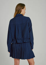 Load image into Gallery viewer, Neo pinstripe short shirt Navy stripes
