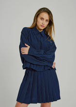 Load image into Gallery viewer, Neo pinstripe short shirt Navy stripes
